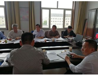 總經(jīng)理劉躍忠與烏拉特后旗安監(jiān)局邀請(qǐng)的國(guó)內(nèi)專家、參加采空區(qū)治理審查會(huì)